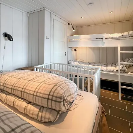 בית נופש Lovely In With Sauna *