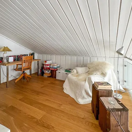 בית נופש Lovely In With Sauna *